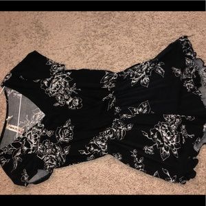 Vneck floral romper!